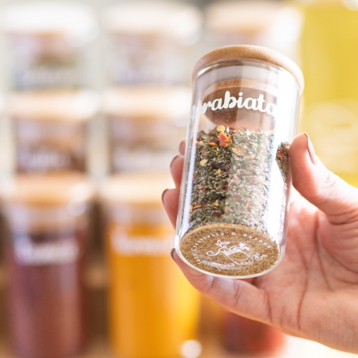 صورة جرة زجاجية (120 مل) بغطاء خشبي