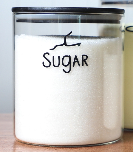 صورة  مسقيمة الشكل -جرة زجاجية محكمة الإغلاق بغطاء أسود 2.5لتر