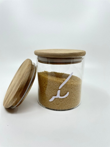 صورة جرة زجاجية ٤٥٠  ملي بغطاء  من خشب الأكاسيا الطبيعي( ١٠ * ١٠ سم )