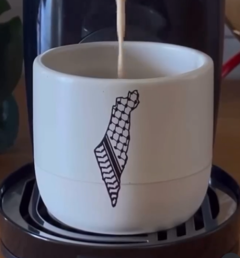 صورة كوب القهوة حجري- بيج