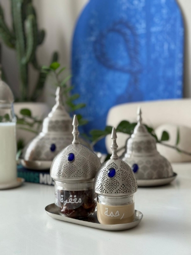 Picture of Layla Group- Dates Set